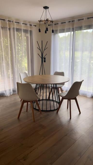 Maison En Bois A Entrechaux Bagian luar foto
