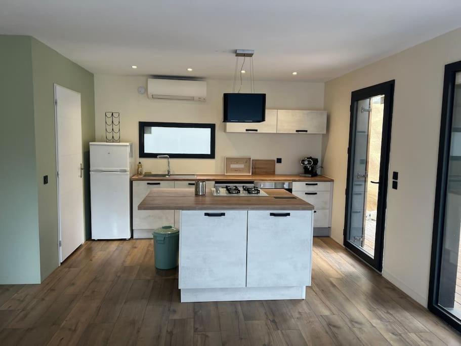 Maison En Bois A Entrechaux Bagian luar foto