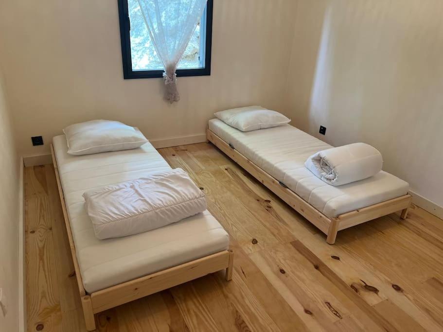Maison En Bois A Entrechaux Bagian luar foto