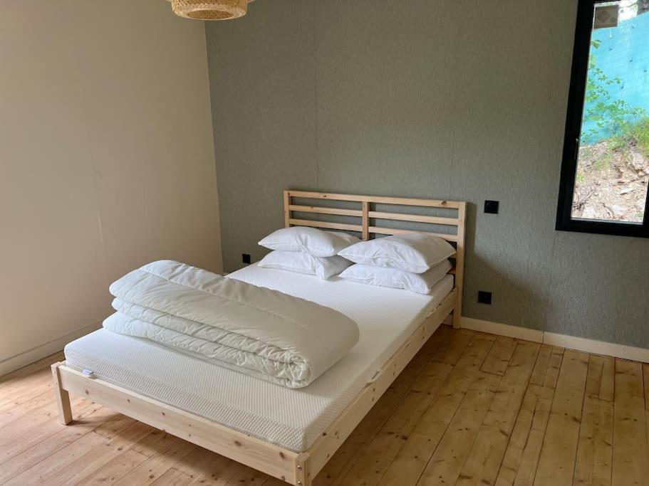 Maison En Bois A Entrechaux Bagian luar foto